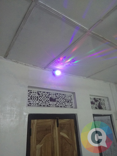Lampu disko dalam kamar