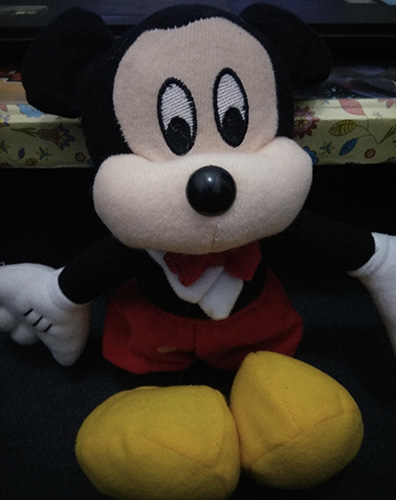 Si boneka Mickey Mouse