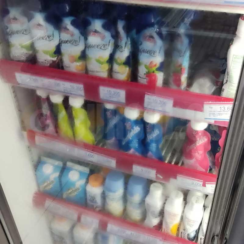 aneka produk minuman yogurt di minimarket