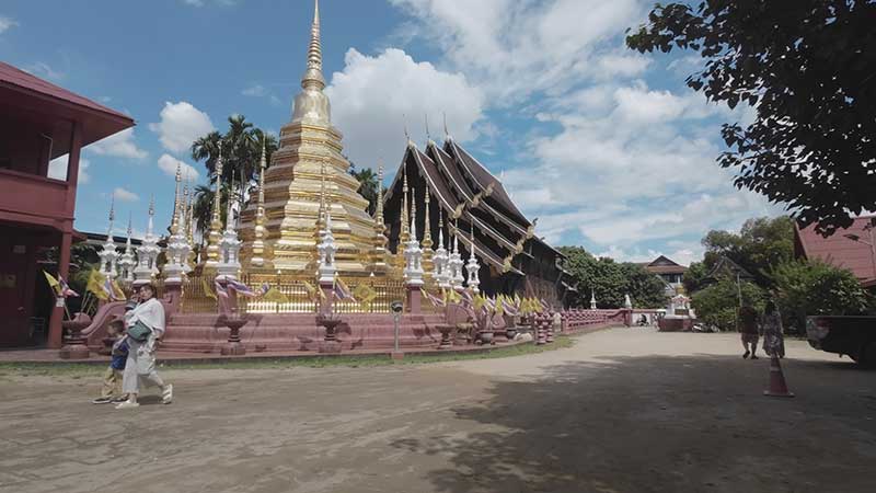 stupa di belakang kuil phantao